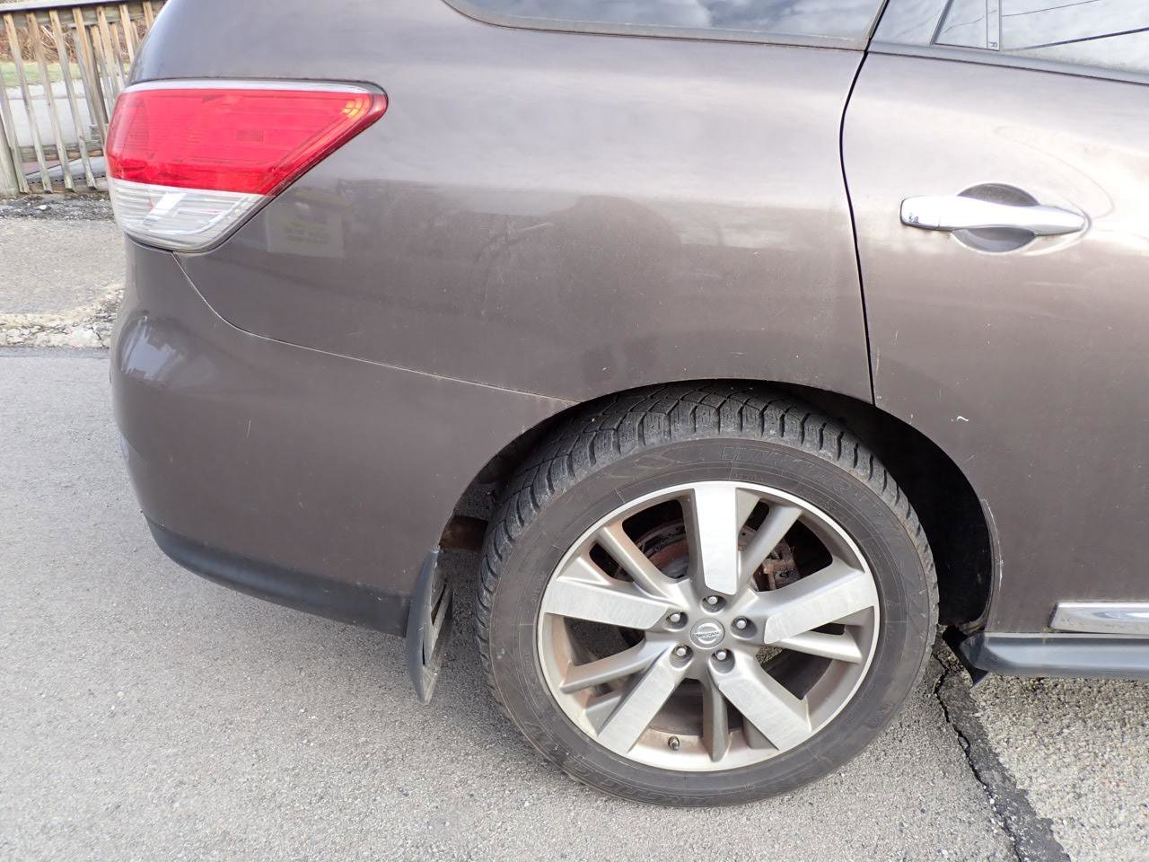 Used 2015 Nissan Pathfinder Platinum w/ Family Entertainment Package image 14