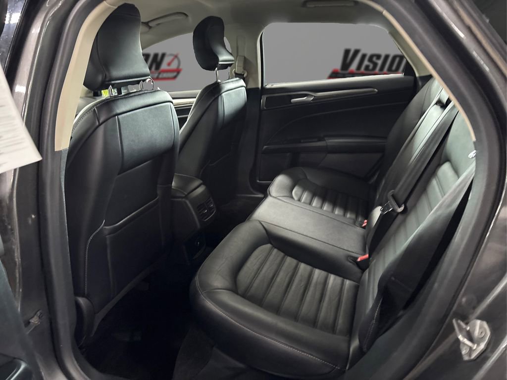 Used 2018 Ford Fusion SE w/ Fusion SE Technology Package image 10