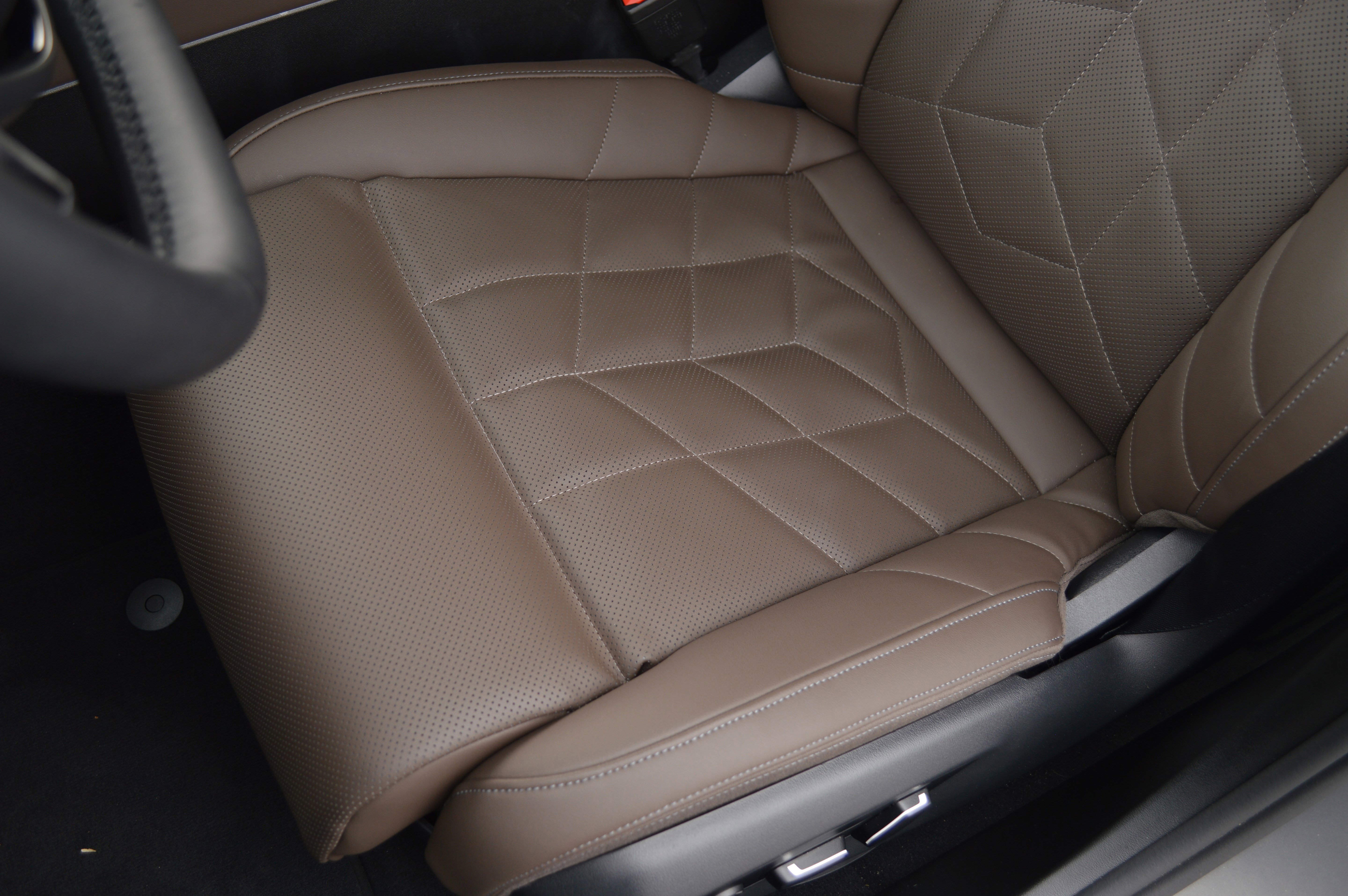 Used 2025 BMW 530i xDrive w/ Premium Package image 26