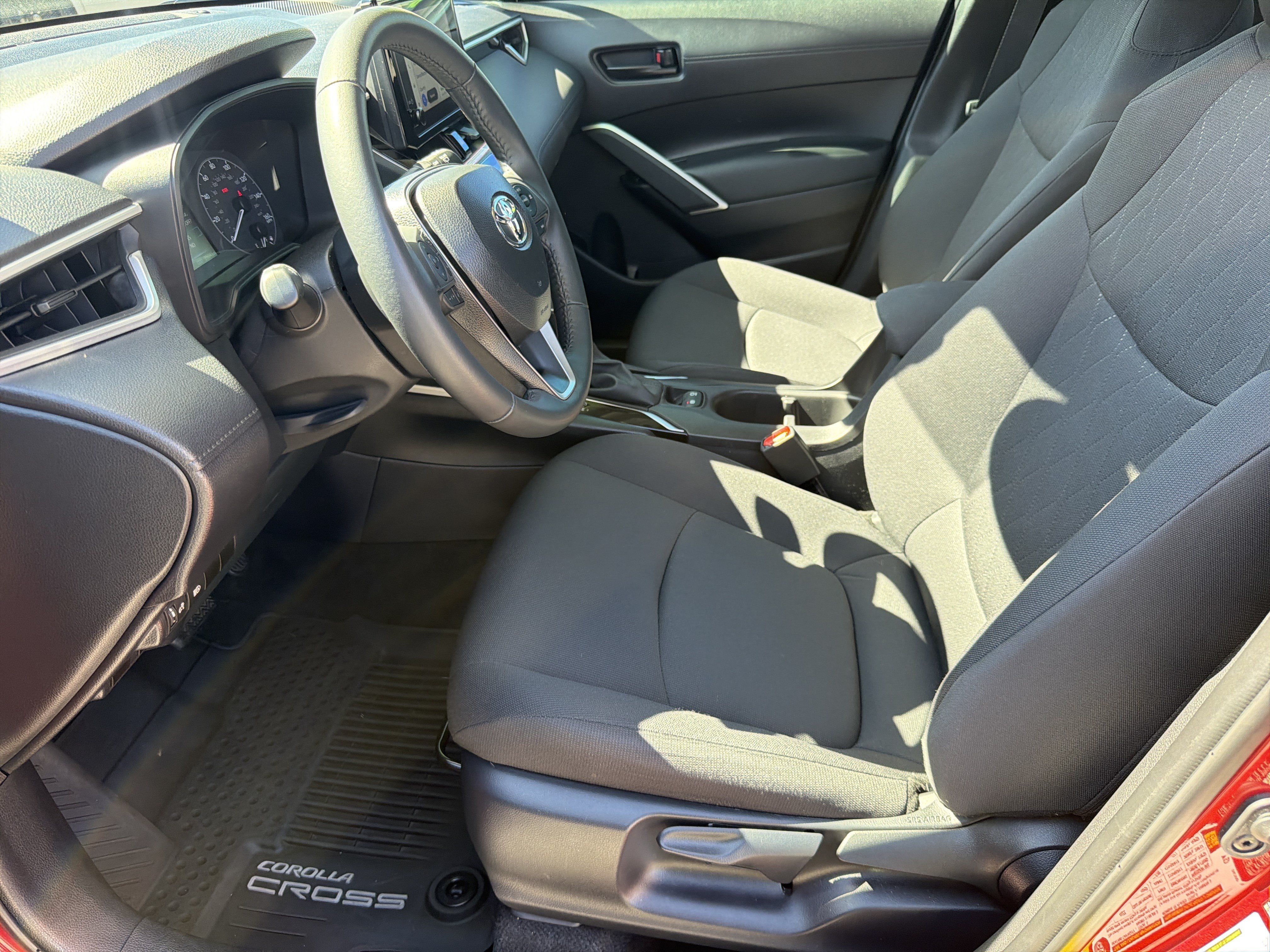 Certified 2025 Toyota Corolla Cross LE FWD image 19