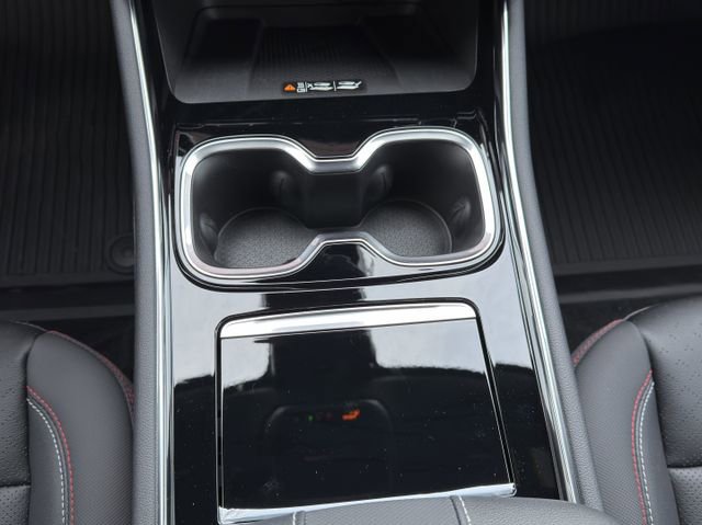 New 2026 Chevrolet Traverse RS w/ LPO, Floor Liner Package FWD image 16