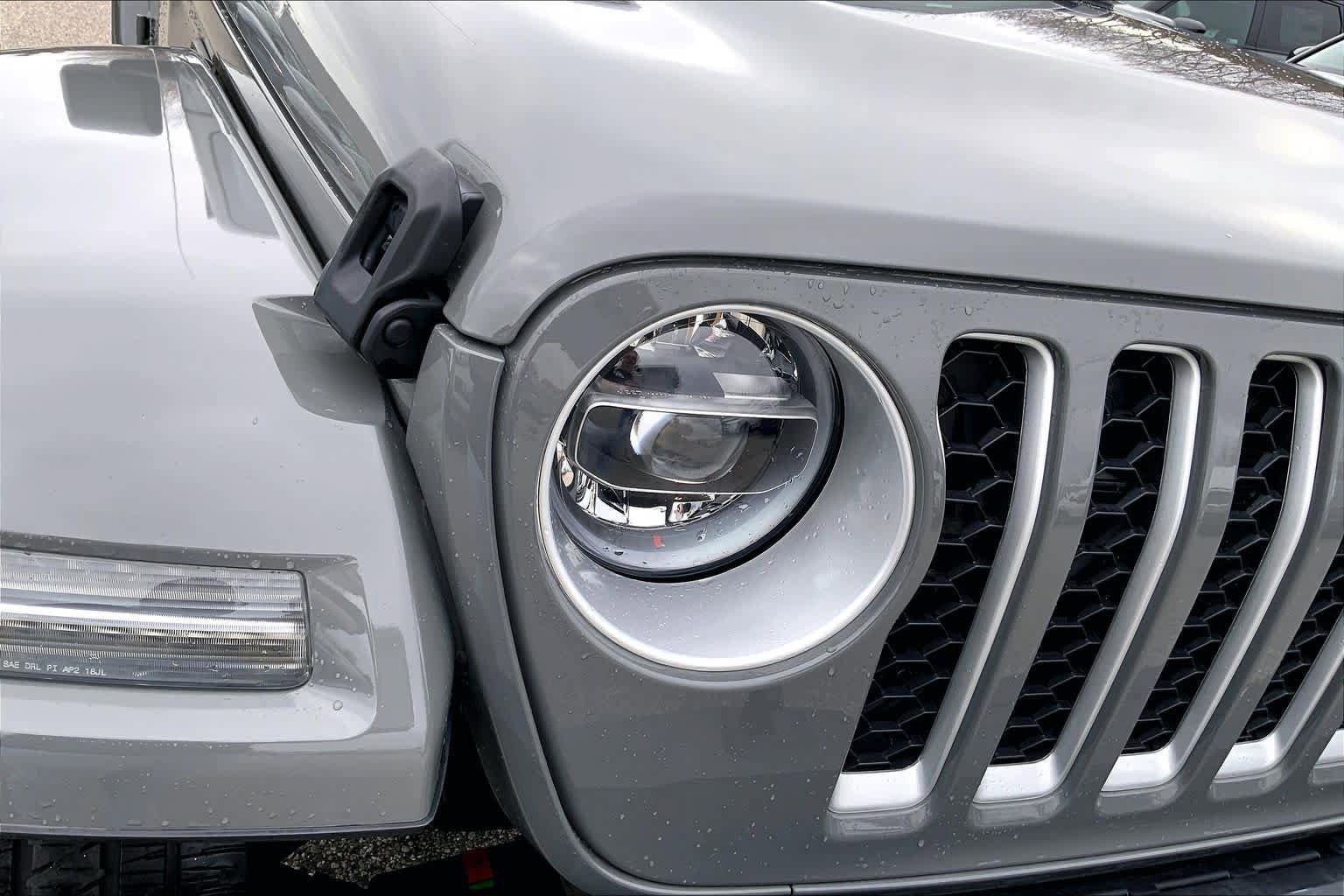 Used 2021 Jeep Wrangler Unlimited Sahara w/ Cold Weather Group AWD/4WD image 27