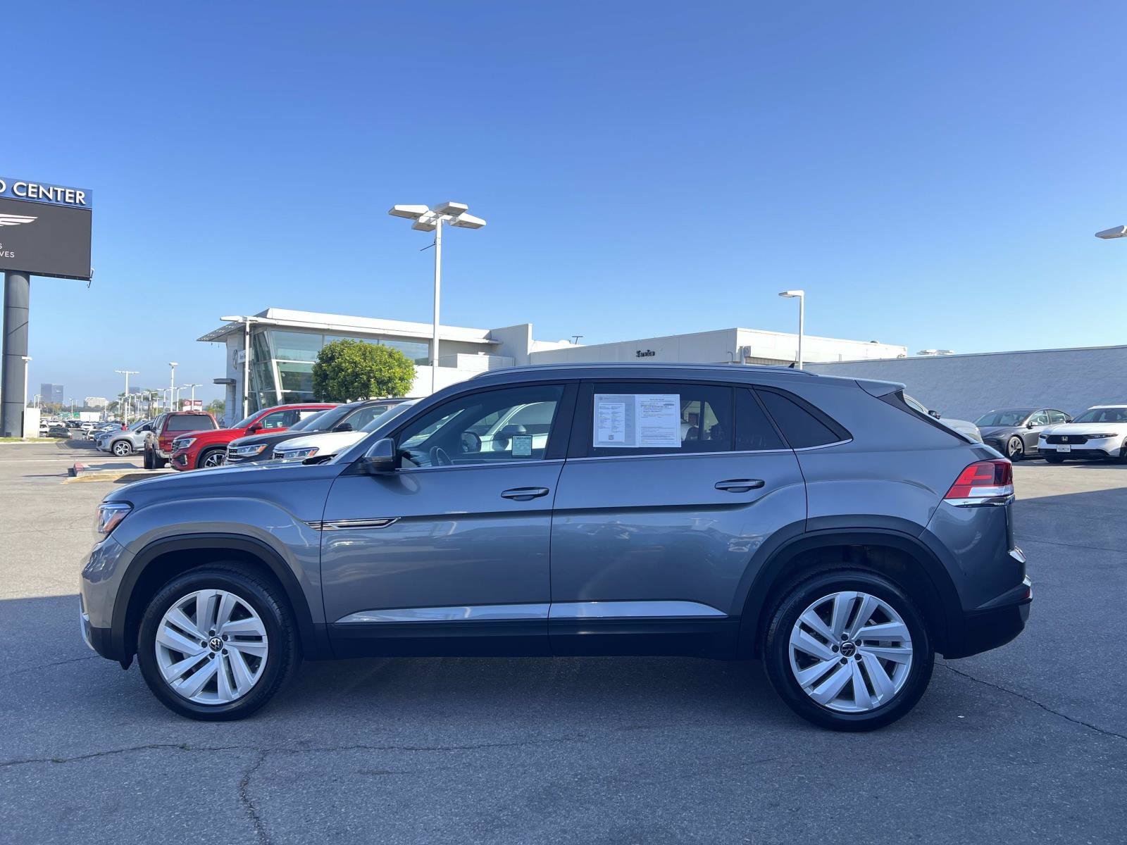 Certified 2021 Volkswagen Atlas Cross Sport SE w/ Panoramic Sunroof Package FWD image 2