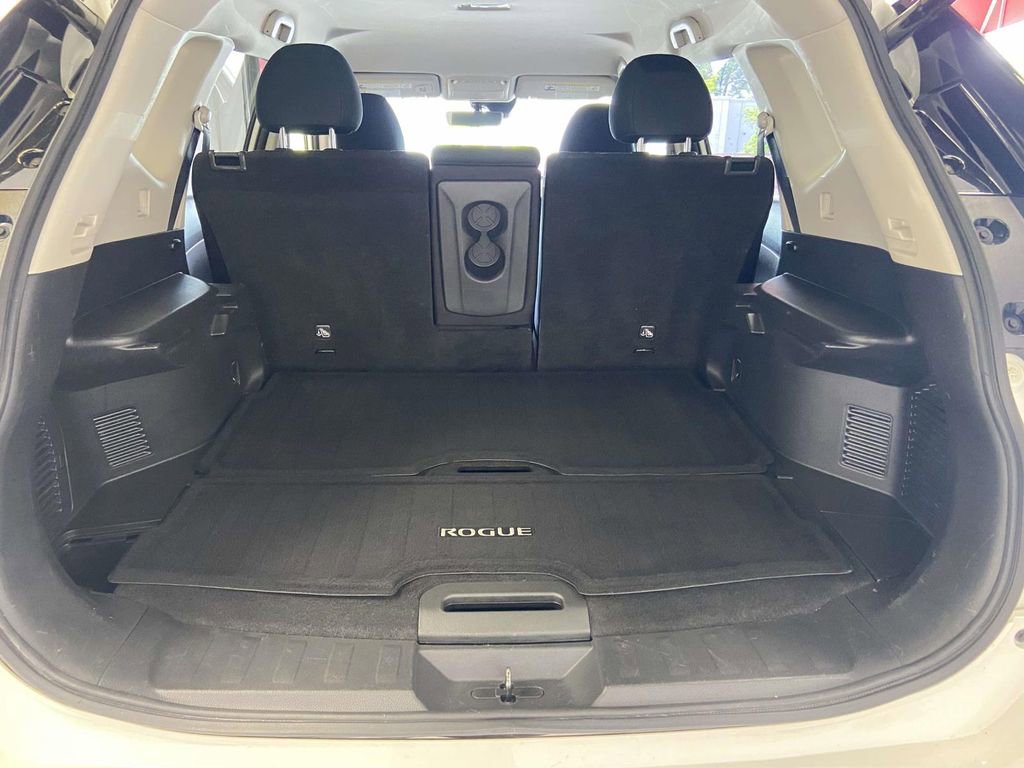 Used 2019 Nissan Rogue SV w/ Premium Package image 12