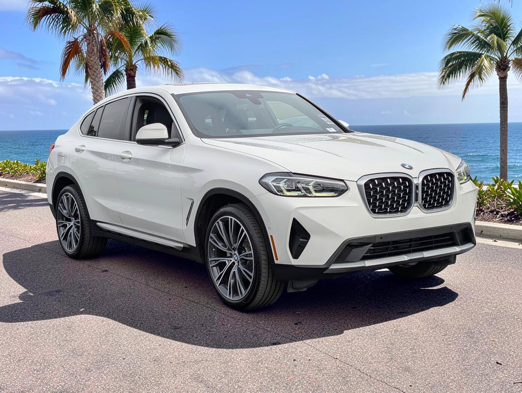 Used 2022 BMW X4 xDrive30i w/ Parking Assistance Package AWD/4WD image 4