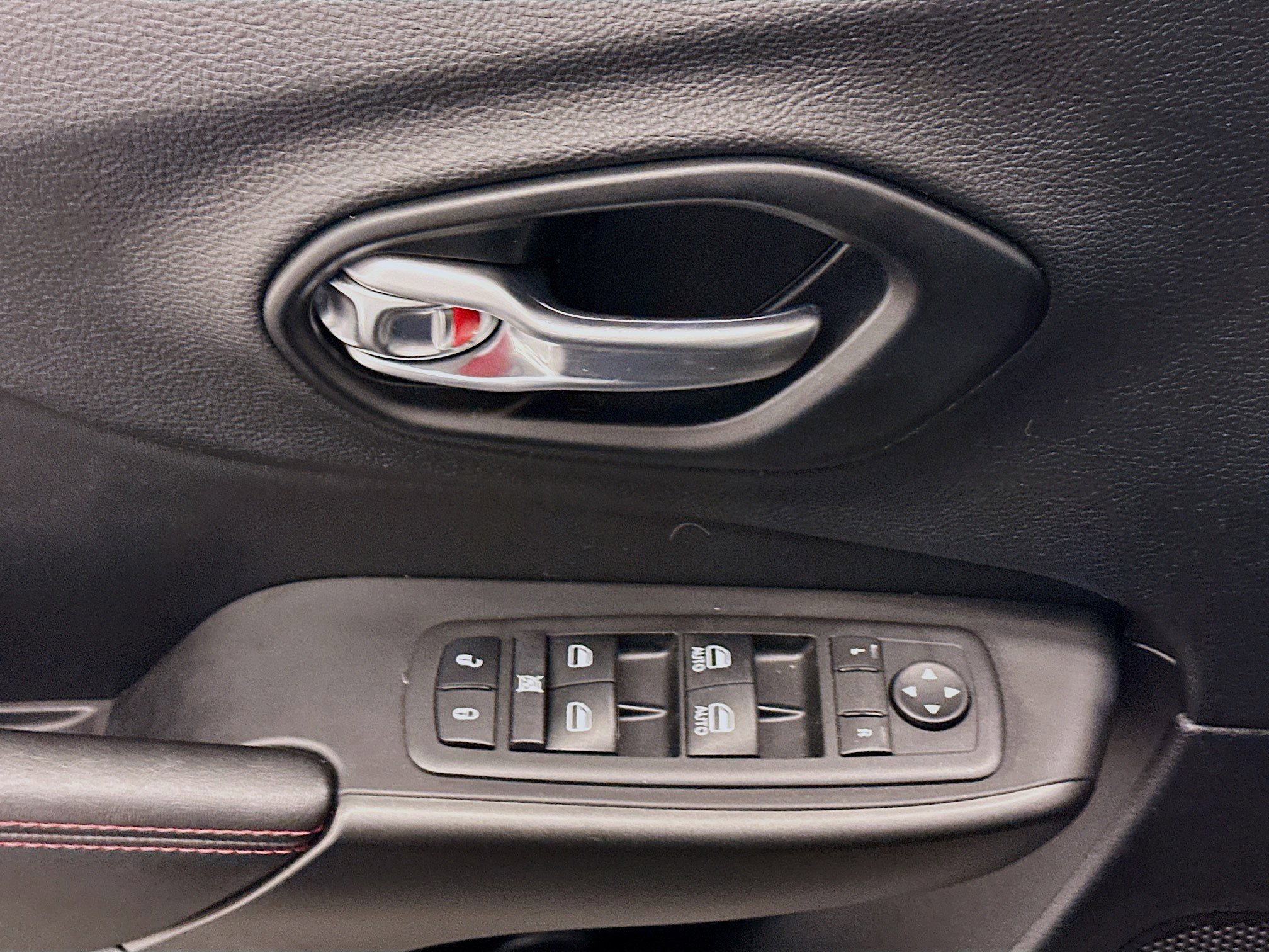 Used 2021 Jeep Cherokee Trailhawk image 15