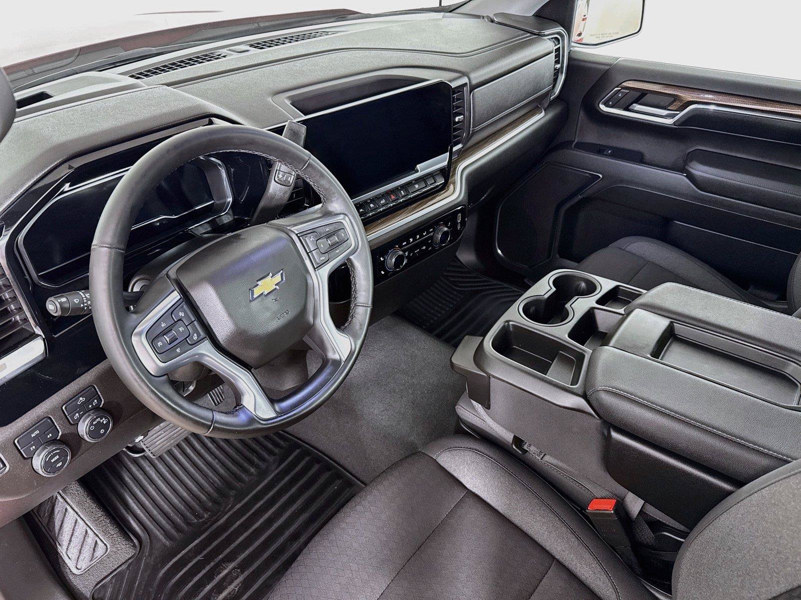 Used 2024 Chevrolet Silverado 1500 LT AWD/4WD image 11