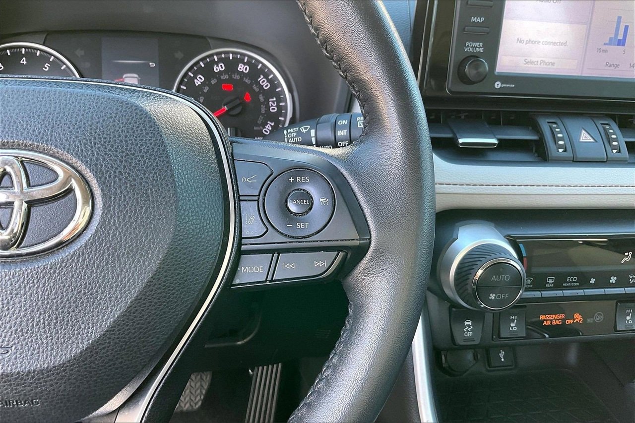 Used 2022 Toyota RAV4 XLE Premium image 29