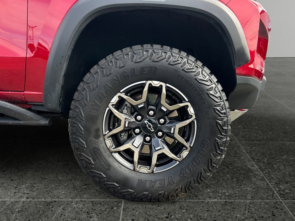 Used 2025 Chevrolet Colorado ZR2 w/ Technology Package image 9
