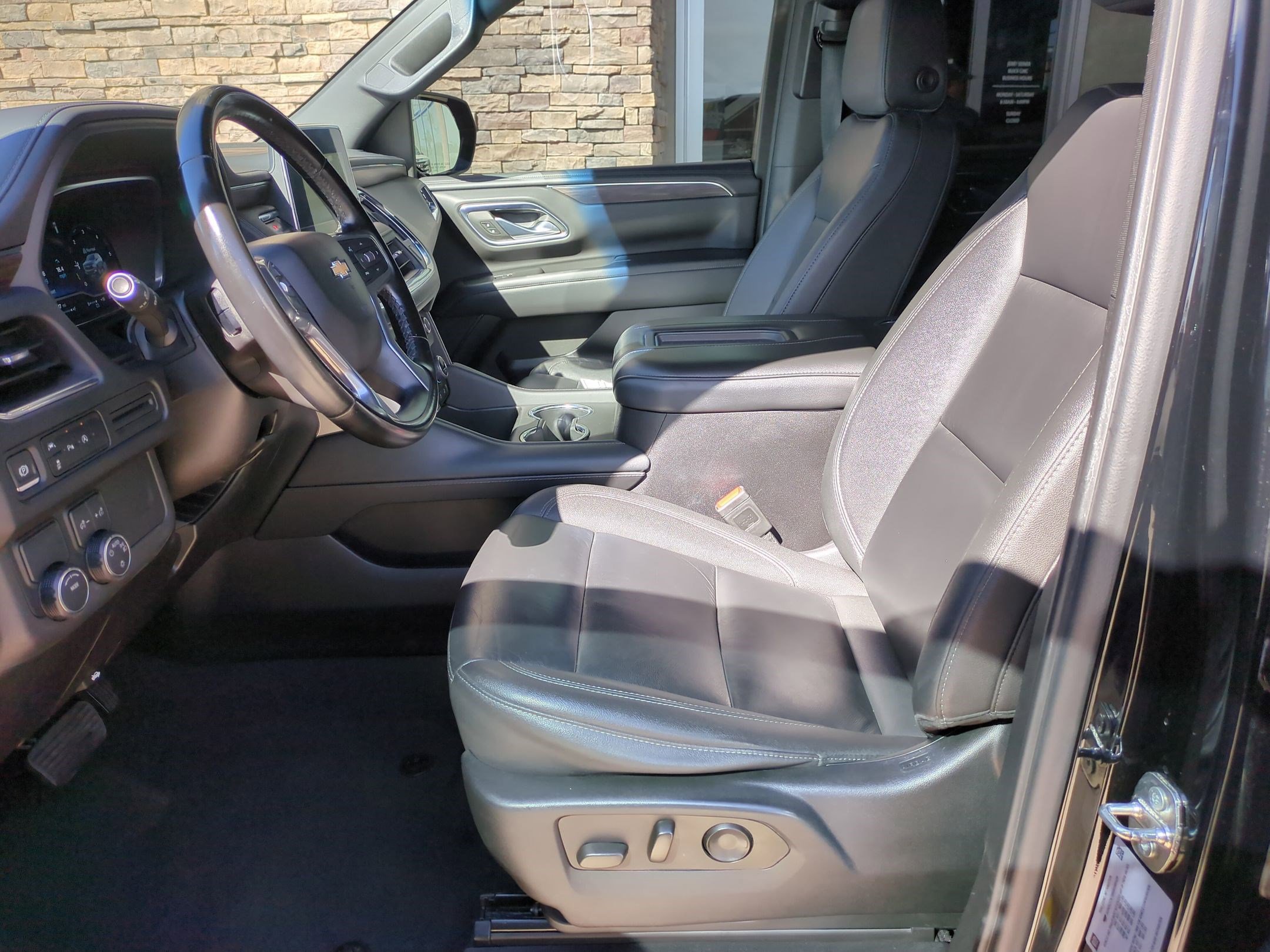 Used 2024 Chevrolet Suburban LT image 24