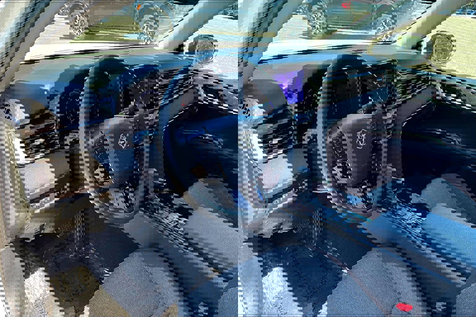 Used 2025 Toyota Camry LE FWD image 13