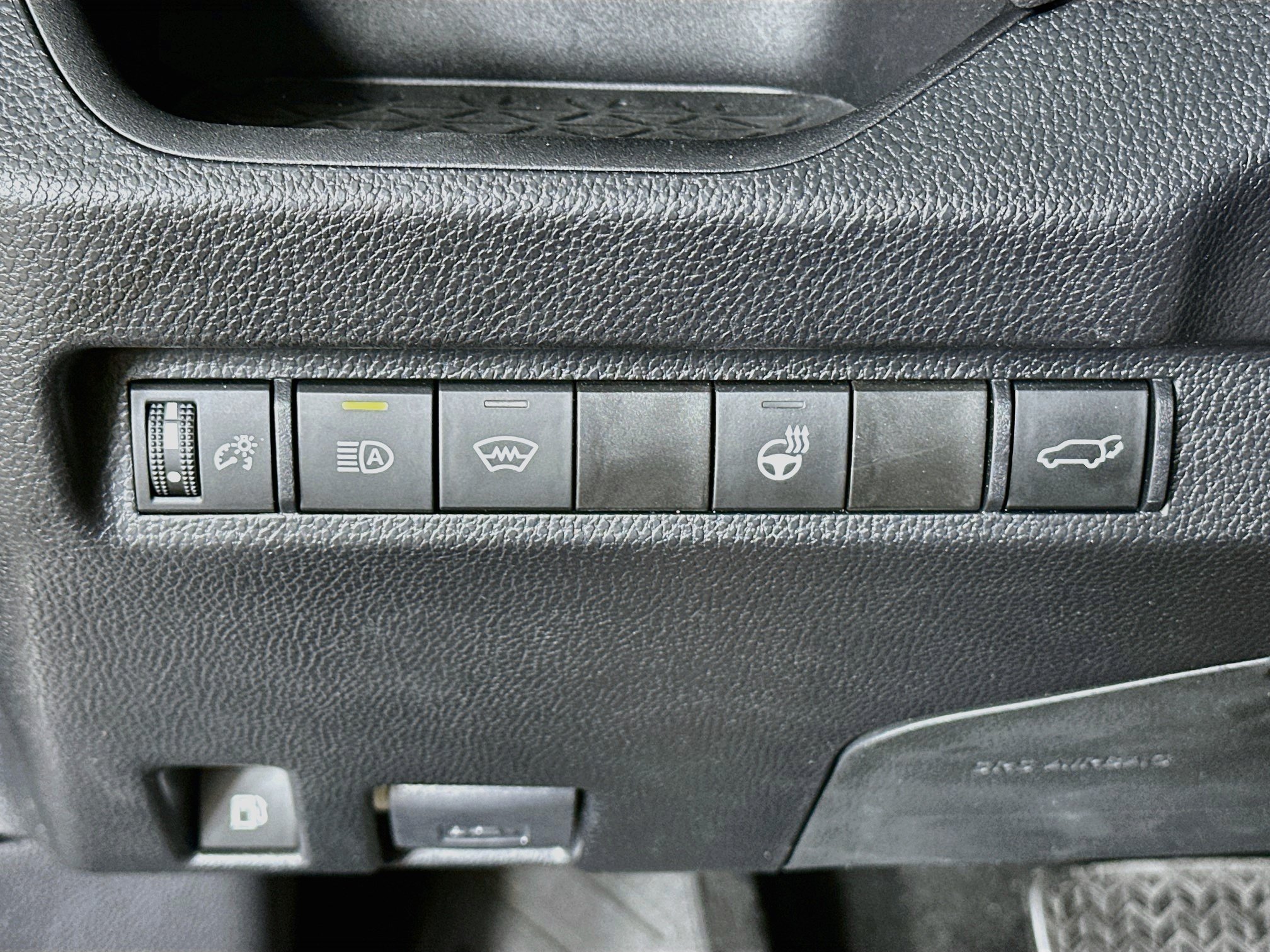 Used 2024 Toyota RAV4 XLE Premium AWD/4WD image 17