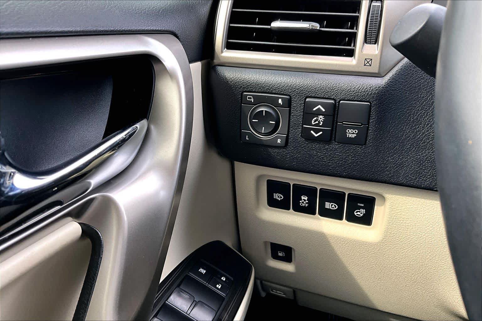 Used 2020 Lexus GX 460 Luxury w/ Accessory Package AWD/4WD image 36
