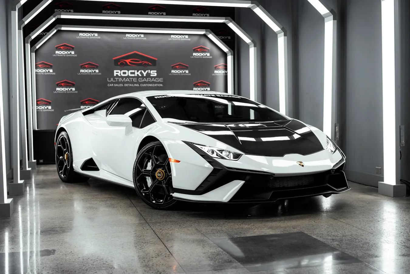 Used 2023 Lamborghini Huracan Tecnica RWD image 1