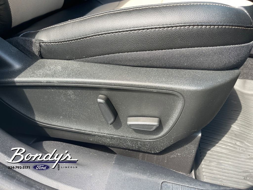 Used 2022 Ford Escape Titanium w/ Titanium Elite Package image 17