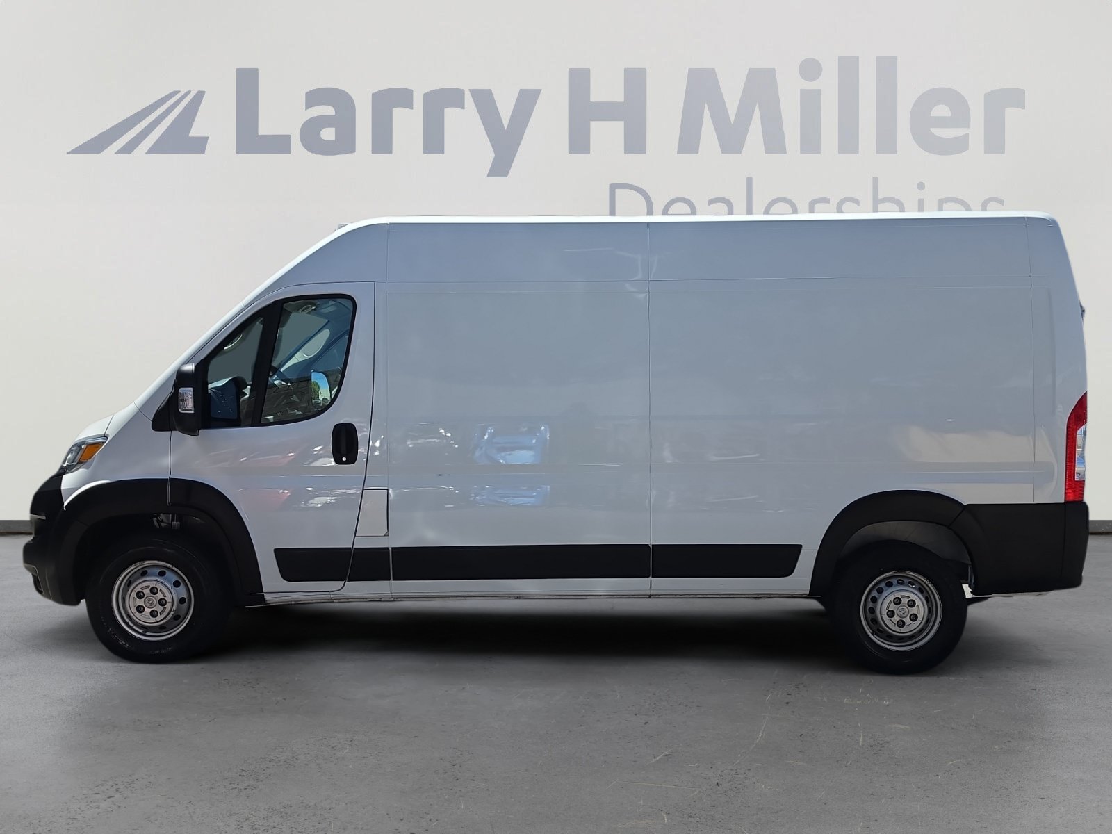 Used 2025 RAM ProMaster 2500 w/ Convenience Group FWD image 2