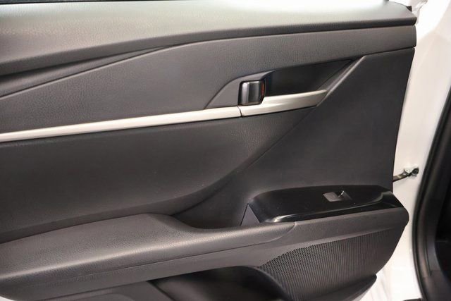 Used 2025 Toyota Camry SE image 30