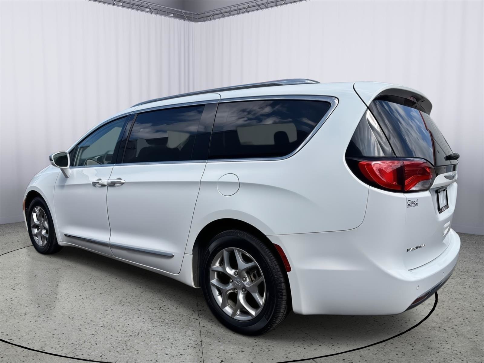 Used 2018 Chrysler Pacifica Limited FWD image 10