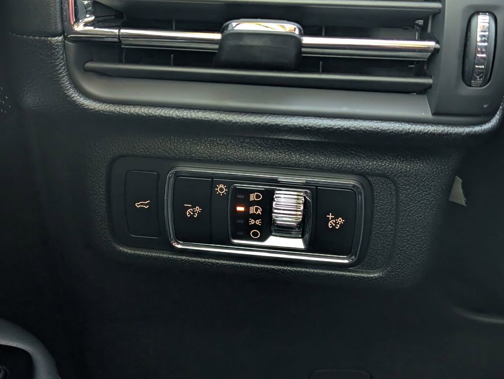 Used 2024 Lincoln Corsair AWD w/ Equipment Group 101A image 22