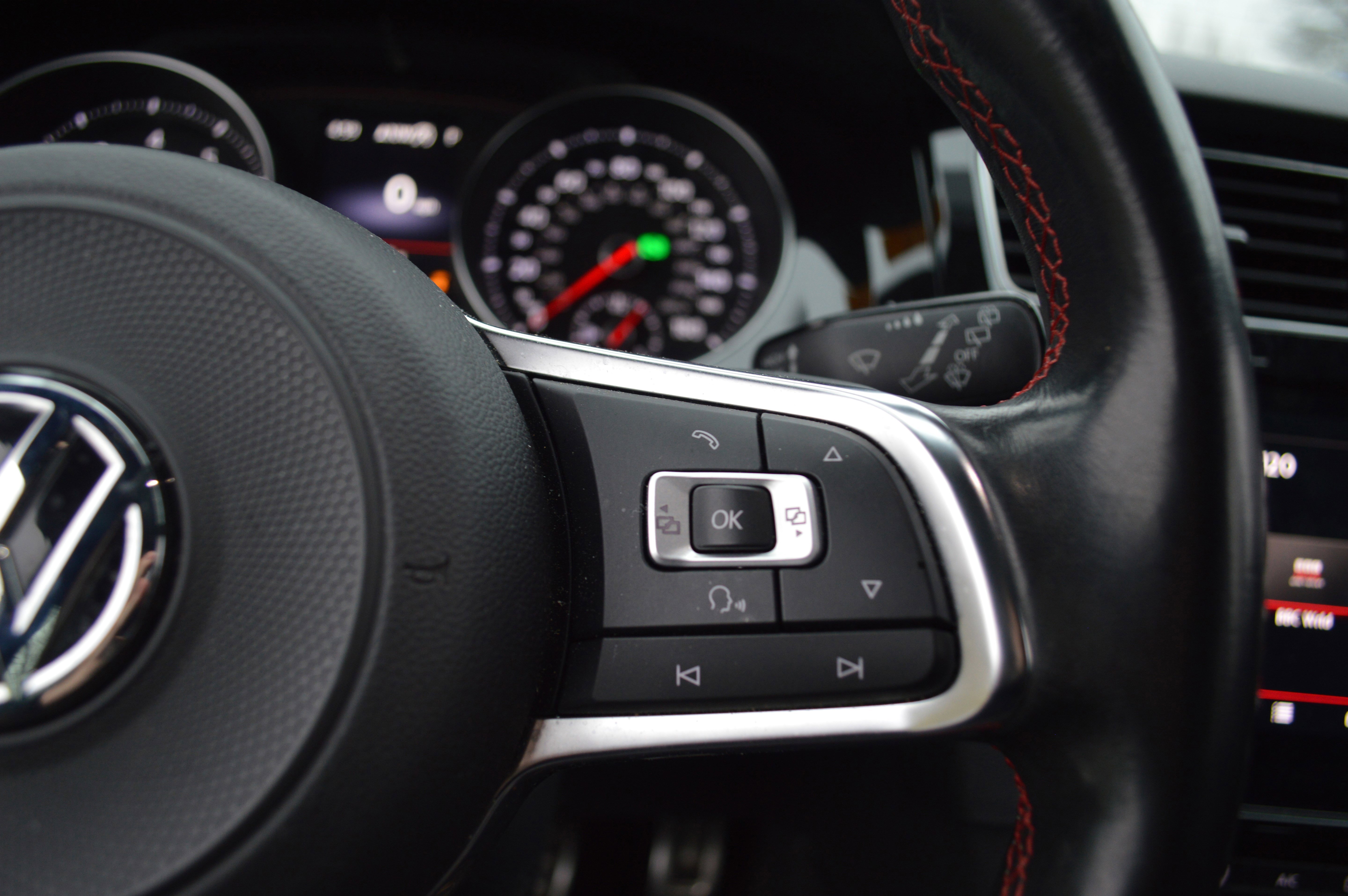 Used 2018 Volkswagen GTI SE image 16