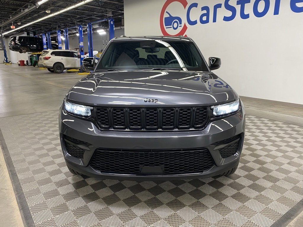 Used 2024 Jeep Grand Cherokee Altitude image 4