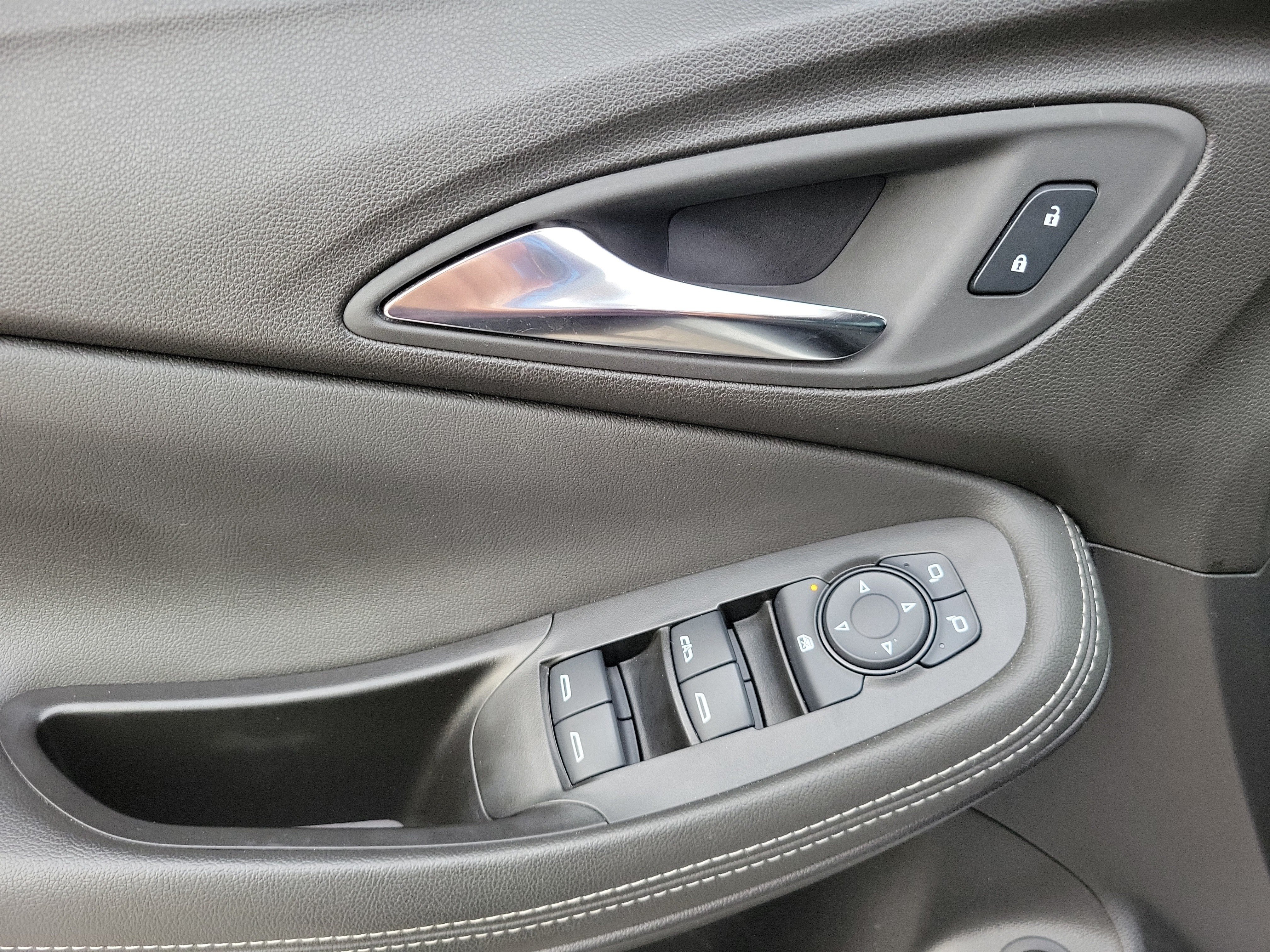 Used 2024 Buick Encore GX Preferred w/ Advanced Technology Package FWD image 24