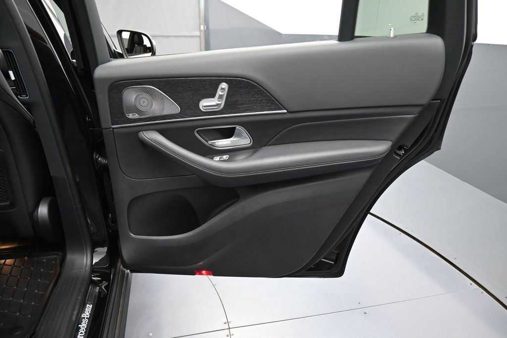 Used 2025 Mercedes-Benz GLS 450 4MATIC image 28