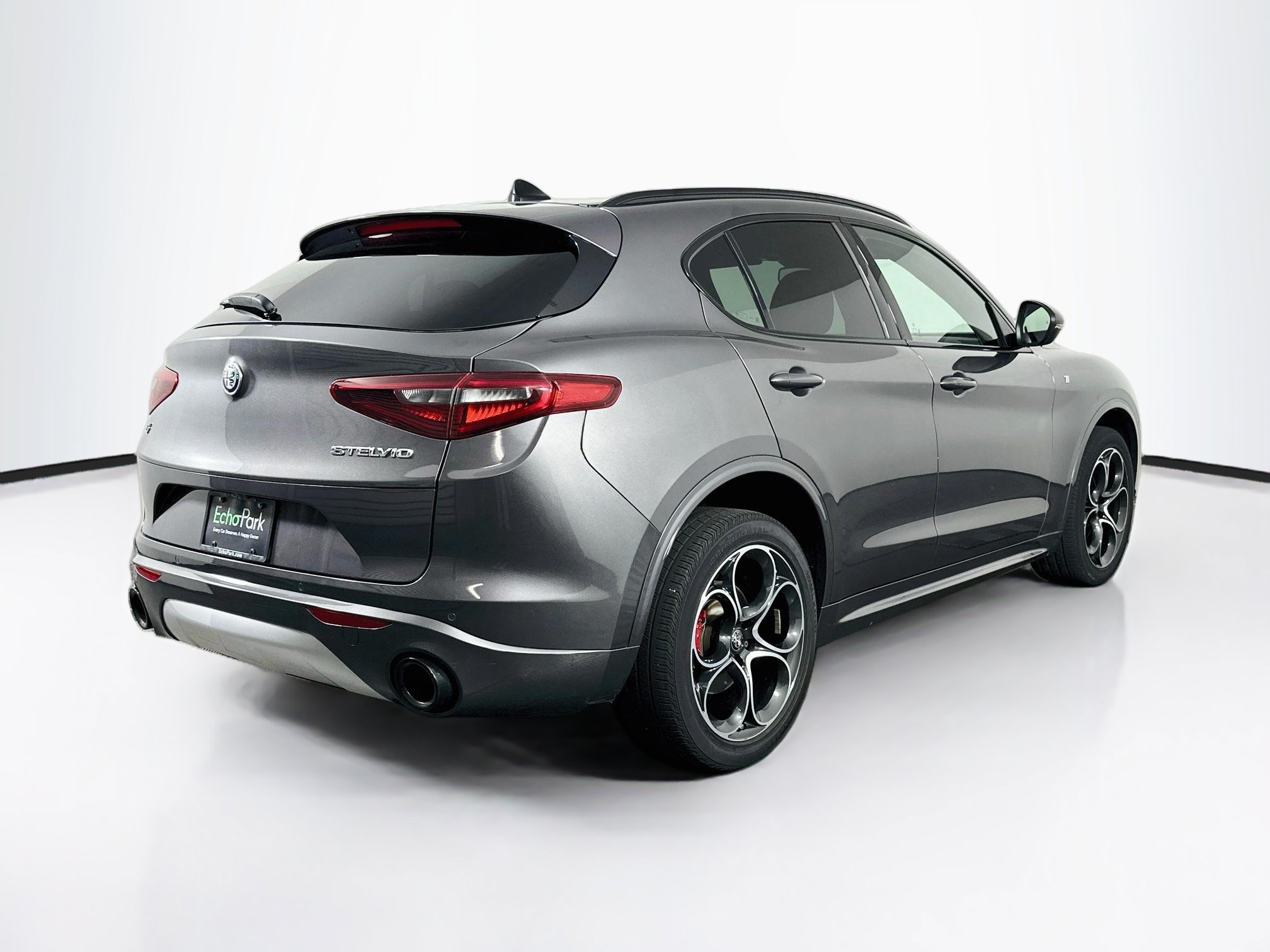 Used 2023 Alfa Romeo Stelvio Ti AWD/4WD image 9