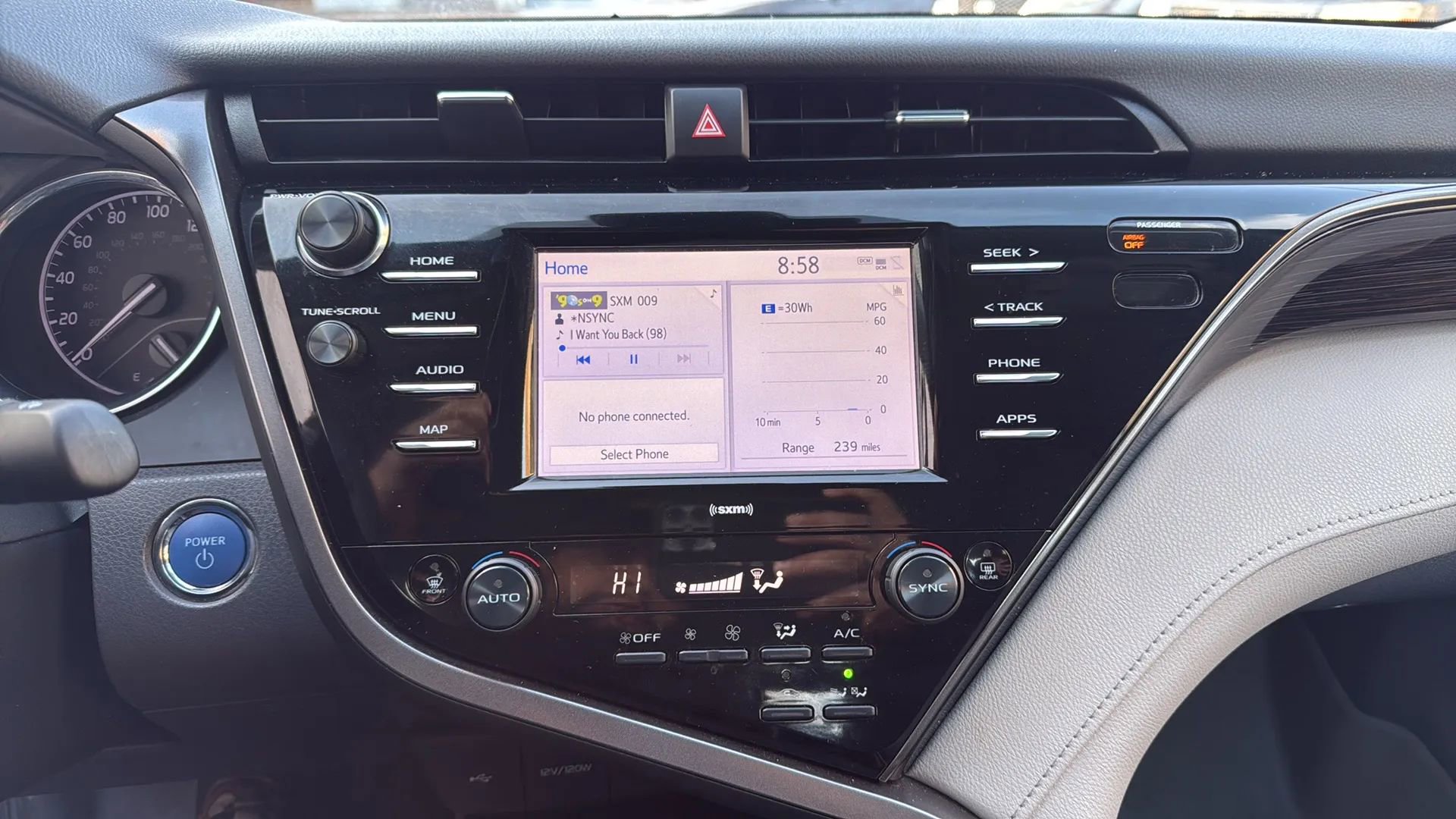 Used 2020 Toyota Camry LE image 18