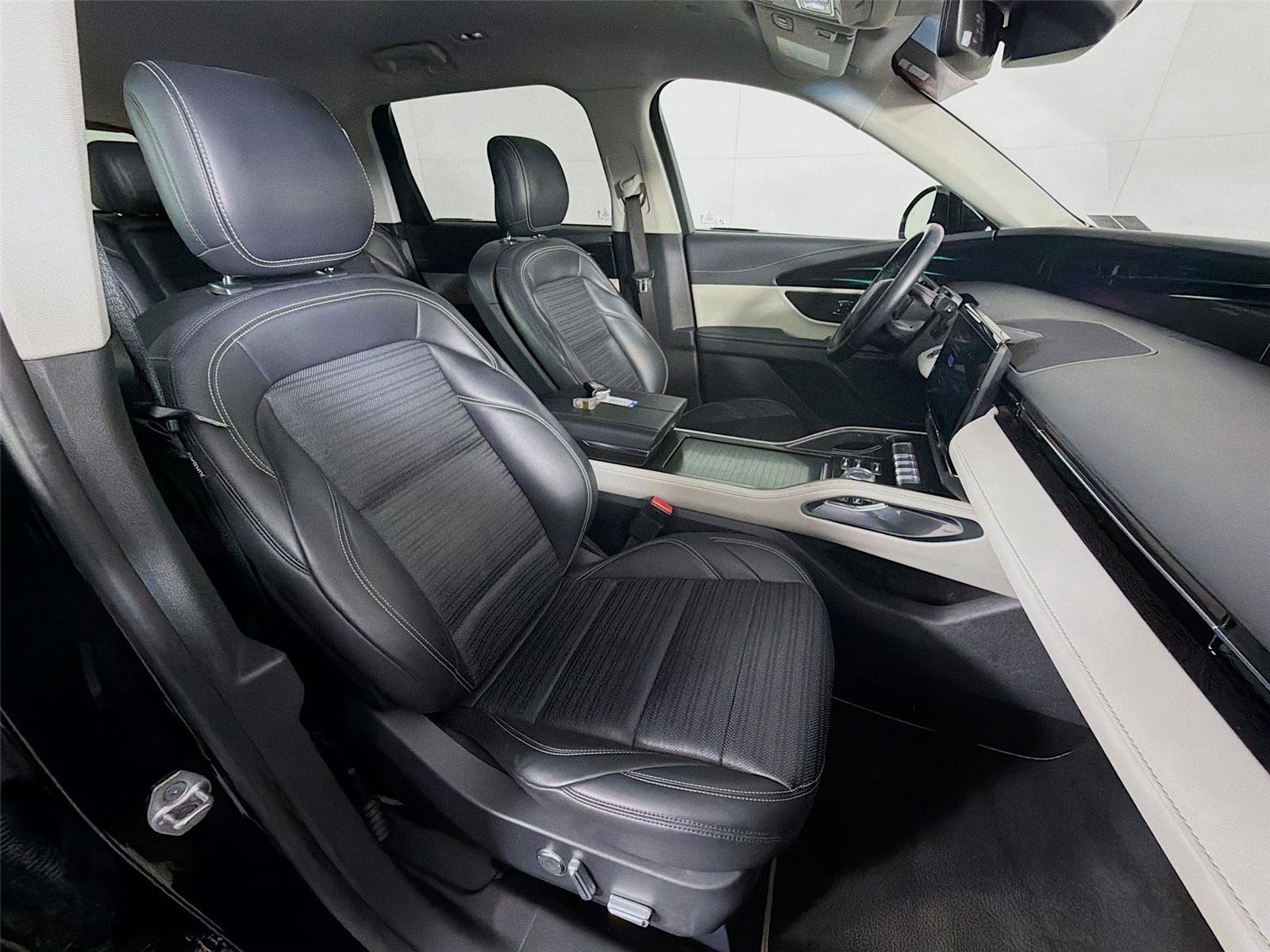 Used 2024 Lincoln Nautilus Reserve image 27