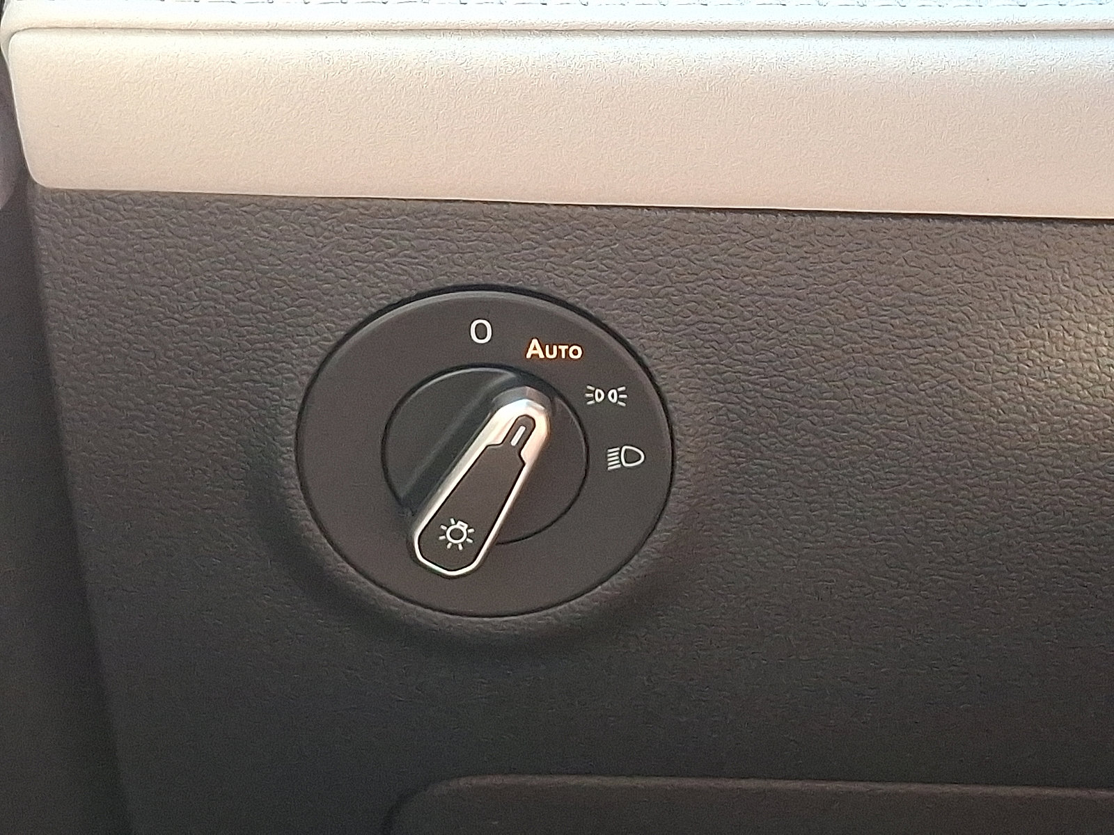 New 2025 Volkswagen Taos SE AWD/4WD image 16