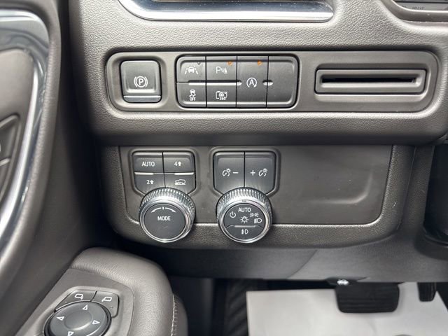 Used 2024 GMC Yukon SLT w/ SLT Luxury Package AWD/4WD image 20