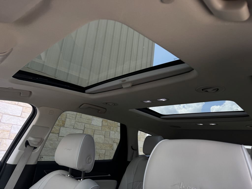 Used 2023 Buick Enclave Avenir FWD image 26