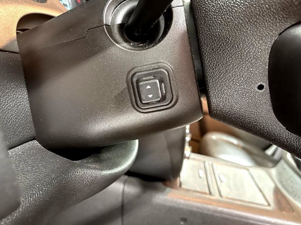 Used 2012 GMC Yukon XL Denali image 29