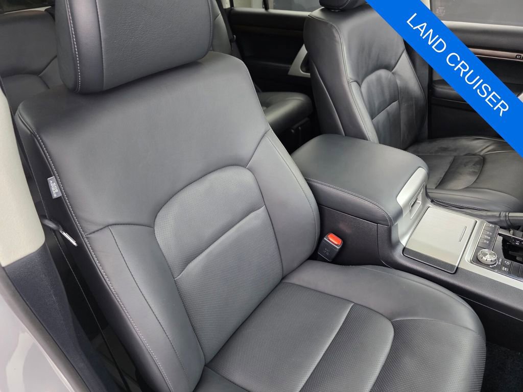 Used 2018 Toyota Land Cruiser image 30