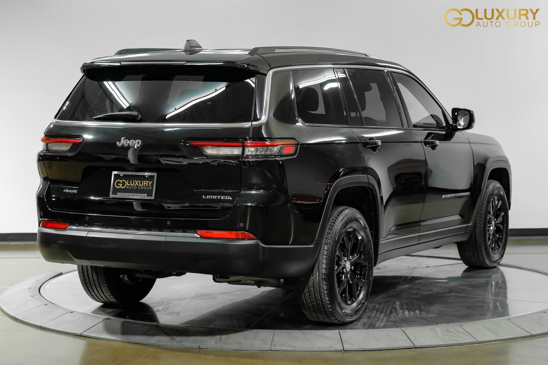 Used 2023 Jeep Grand Cherokee L Limited AWD/4WD image 9