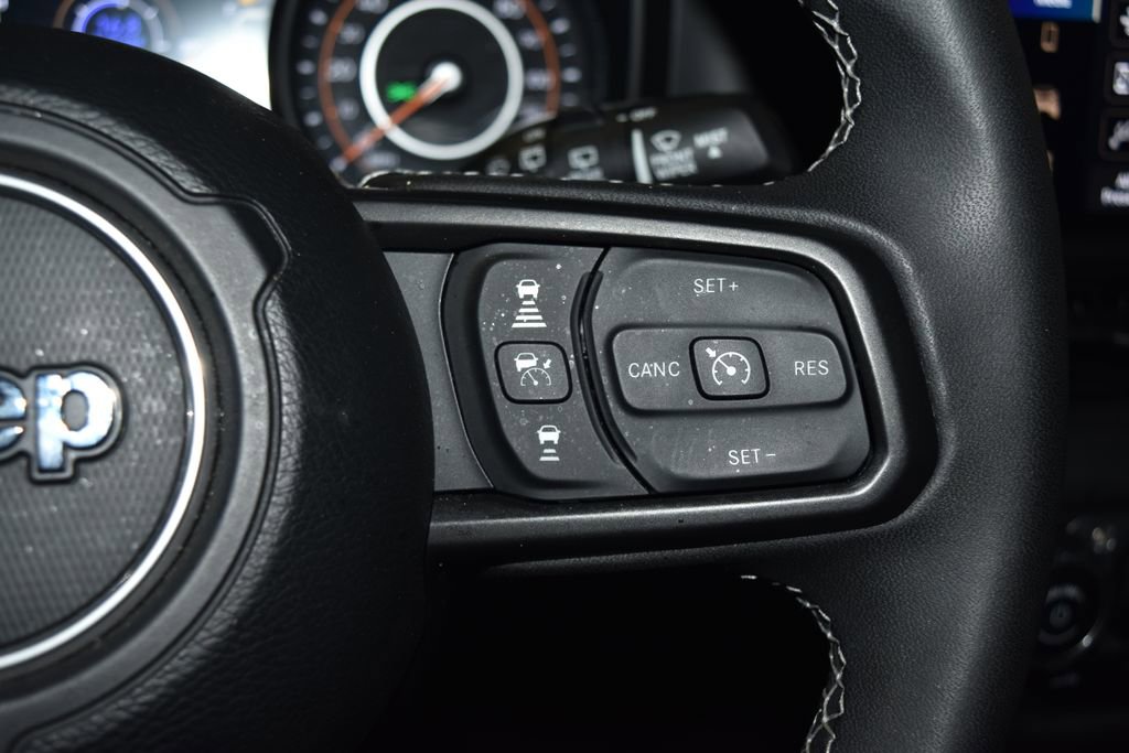 Used 2025 Jeep Wrangler Unlimited Rubicon AWD/4WD image 9