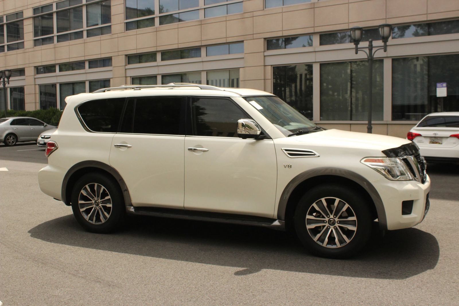 Used 2020 Nissan Armada SL w/ Premium Package RWD image 2