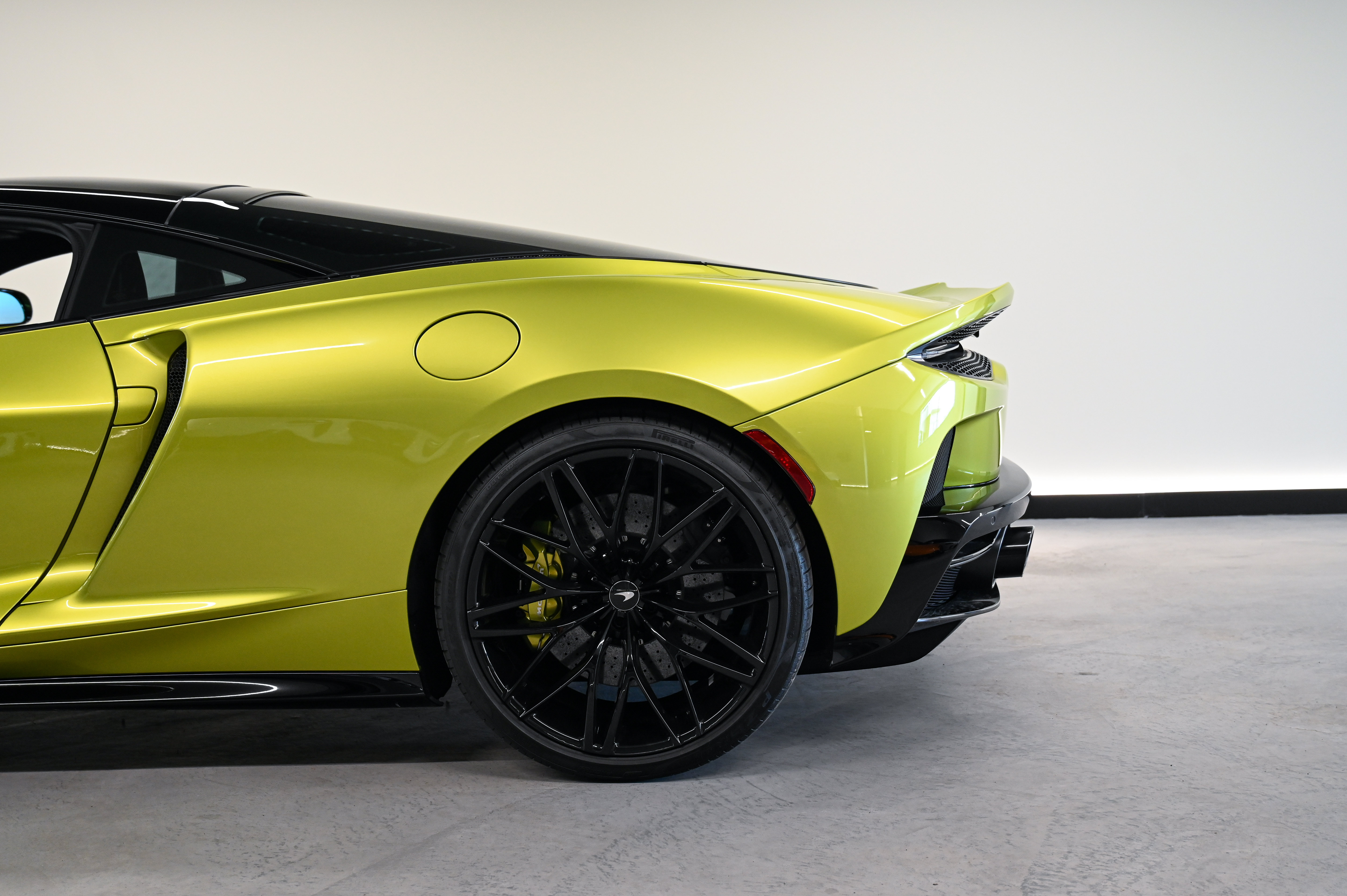 Used 2023 McLaren GT RWD image 14