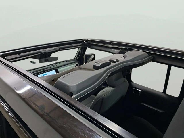 Used 2025 Jeep Wrangler Unlimited Sahara w/ Safety Group image 21