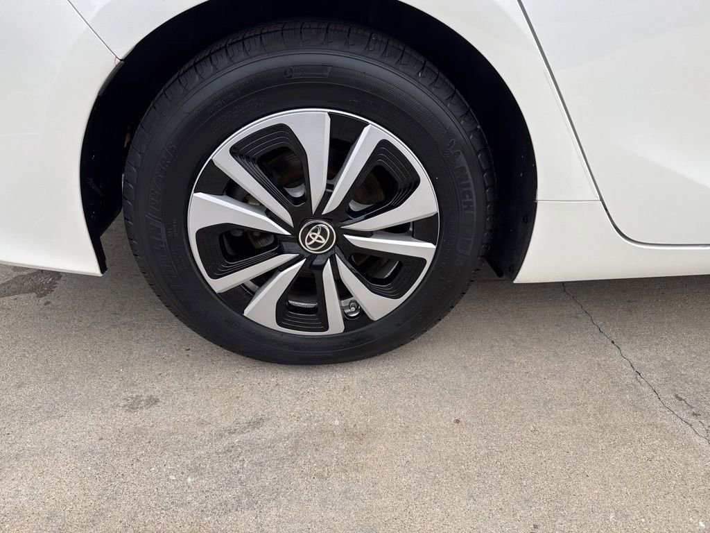 Used 2018 Toyota Prius Prime Premium image 50