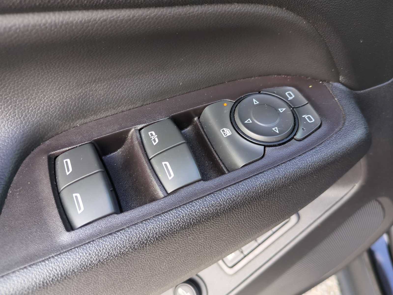 Used 2021 Chevrolet Equinox Premier FWD image 22
