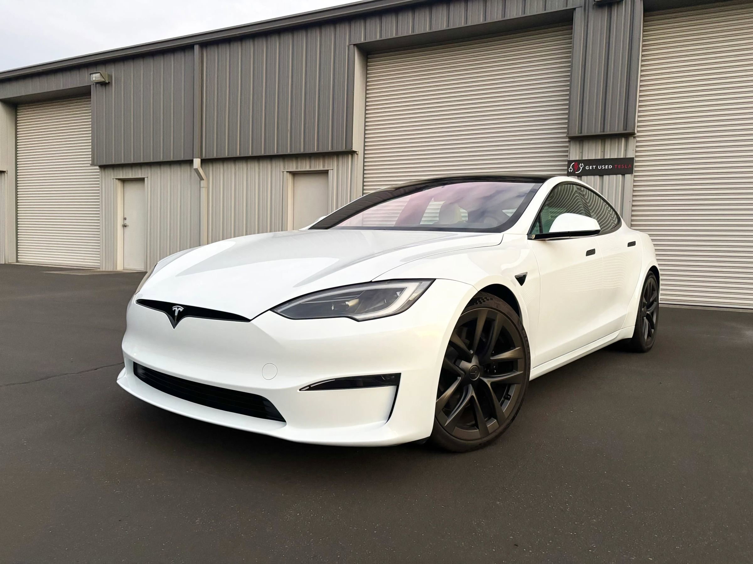 Used 2023 Tesla Model S Standard Range image 3