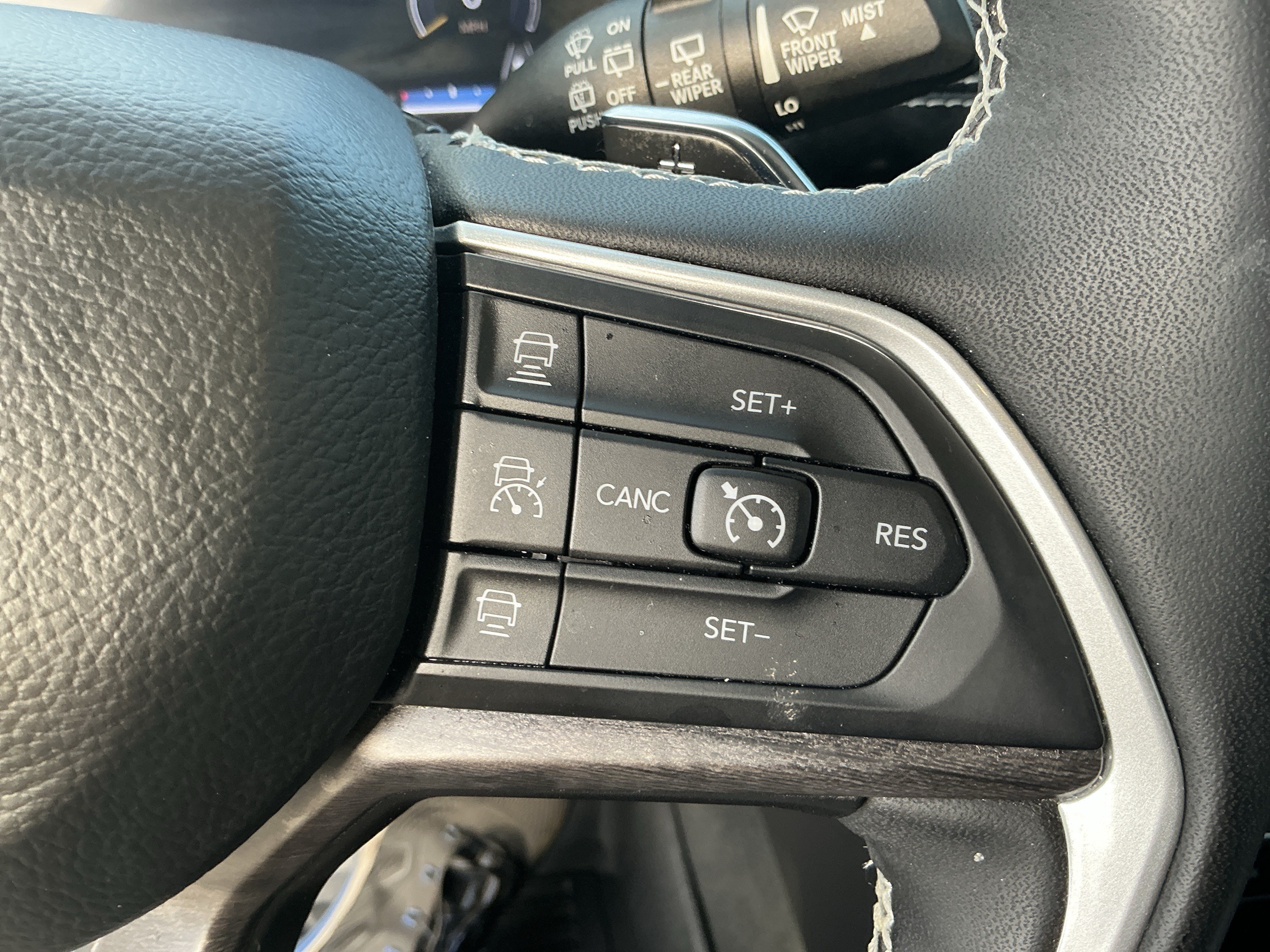 Used 2023 Jeep Grand Cherokee L Limited AWD/4WD image 18