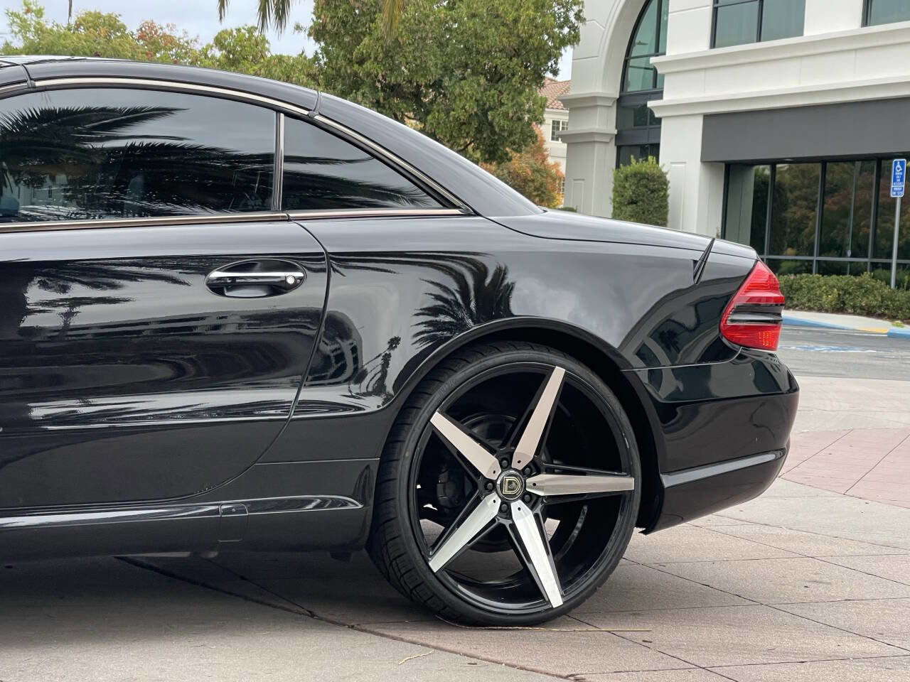 Used 2011 Mercedes-Benz SL 550 image 13