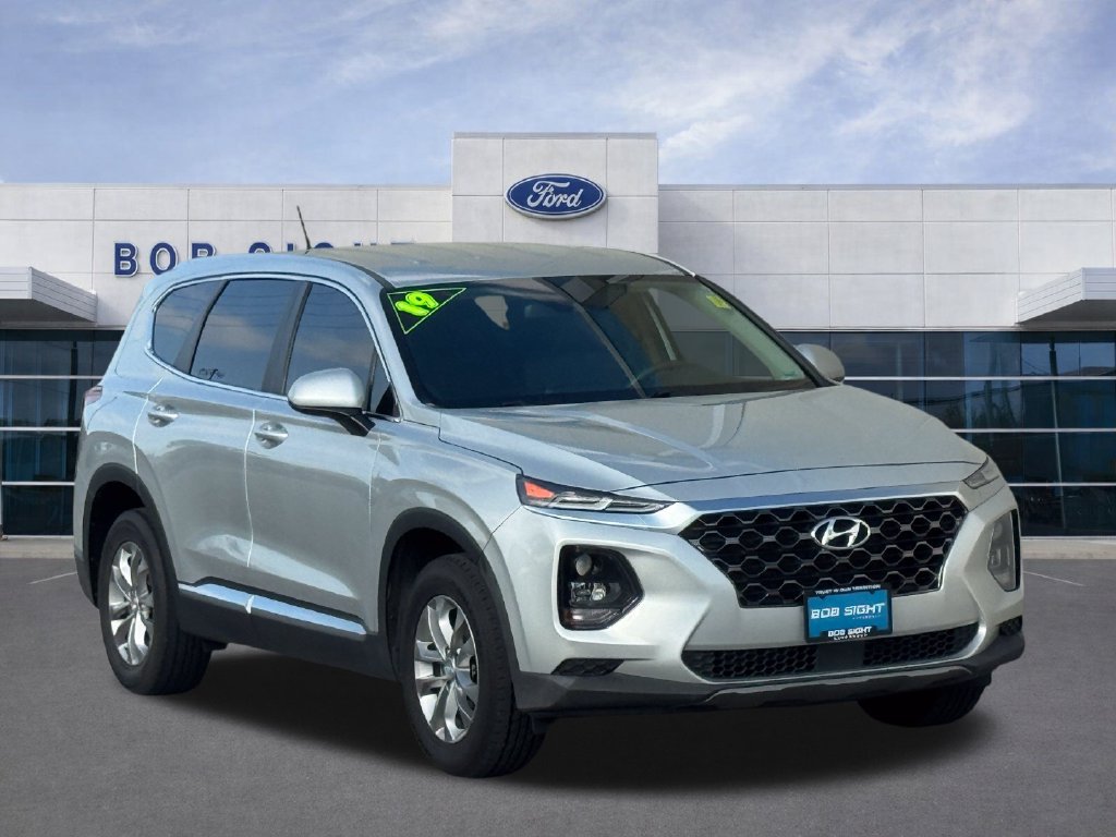 Used 2019 Hyundai Santa Fe SE FWD image 2