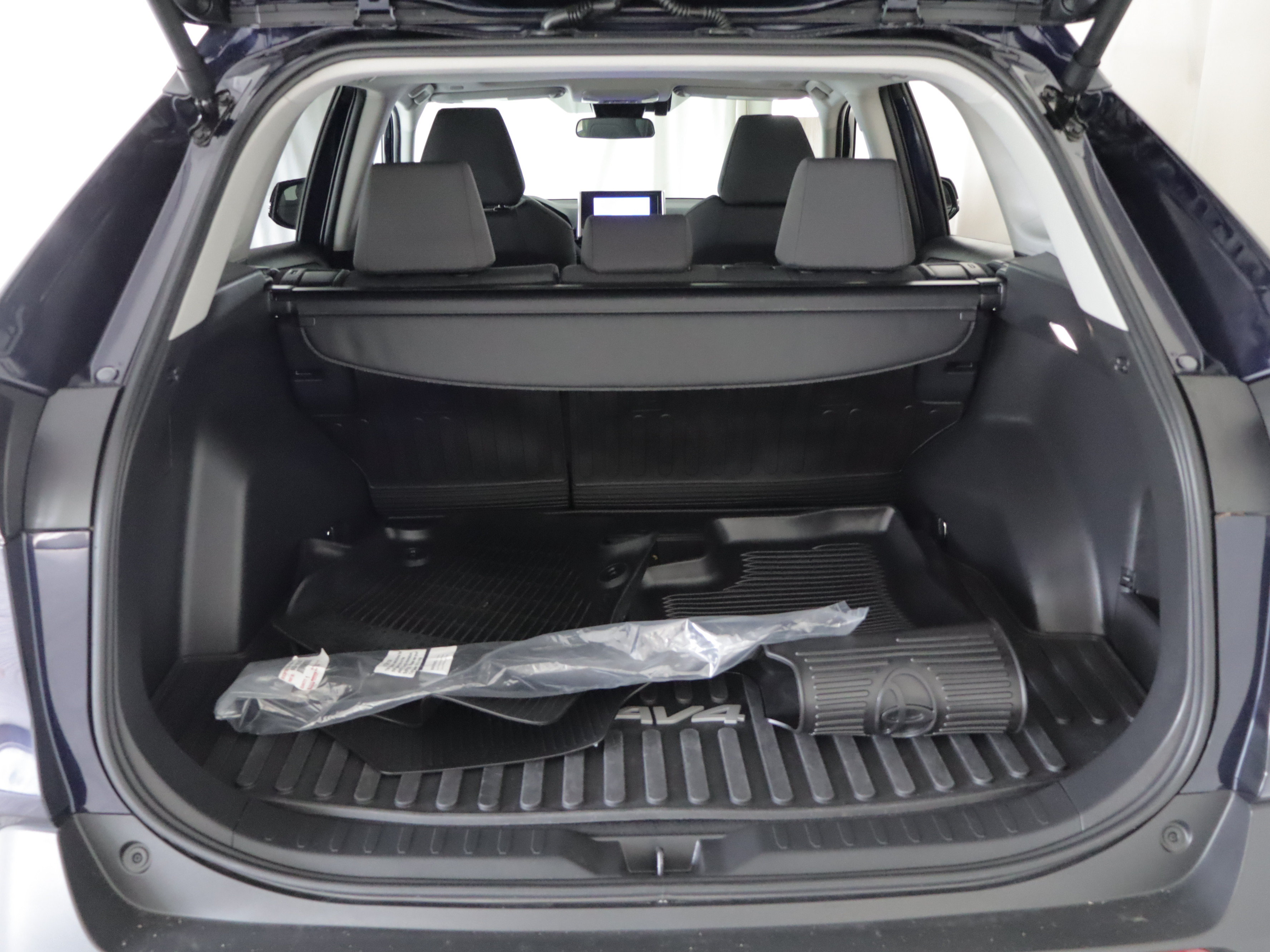 Used 2025 Toyota RAV4 XLE w/ Convenience Package AWD/4WD image 21