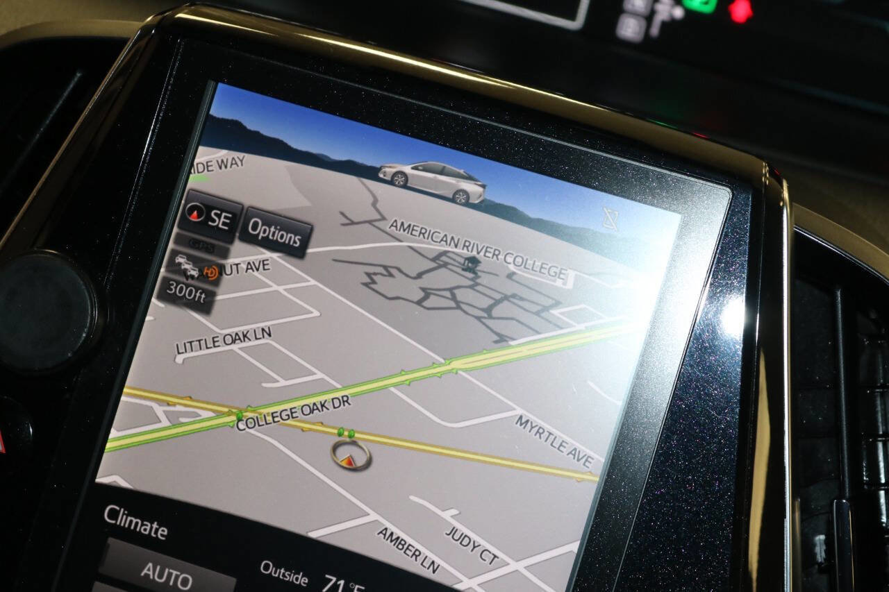 Used 2017 Toyota Prius Prime Advanced image 40