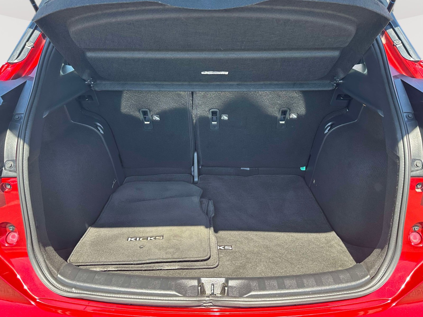 Used 2023 Nissan Kicks SR w/ SR Premium Package image 28