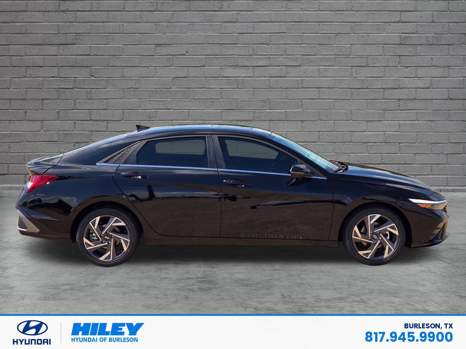 New 2026 Hyundai Elantra Limited FWD image 3